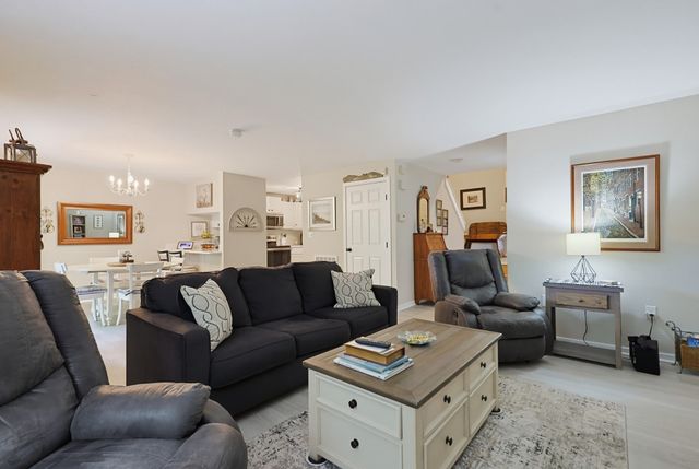 1 Victoria Drive 2, Auburn, MA 01501