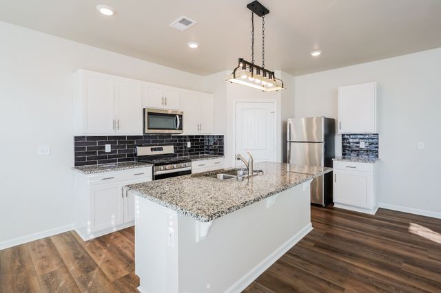 1080 Pepper Stone Dr, Lebanon, TN 37087