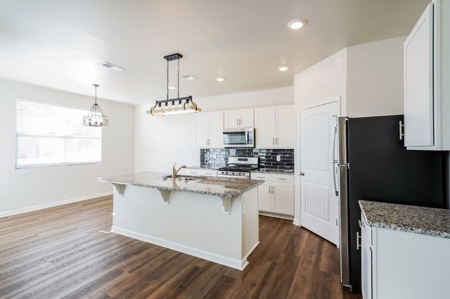 1080 Pepper Stone Dr, Lebanon, TN 37087