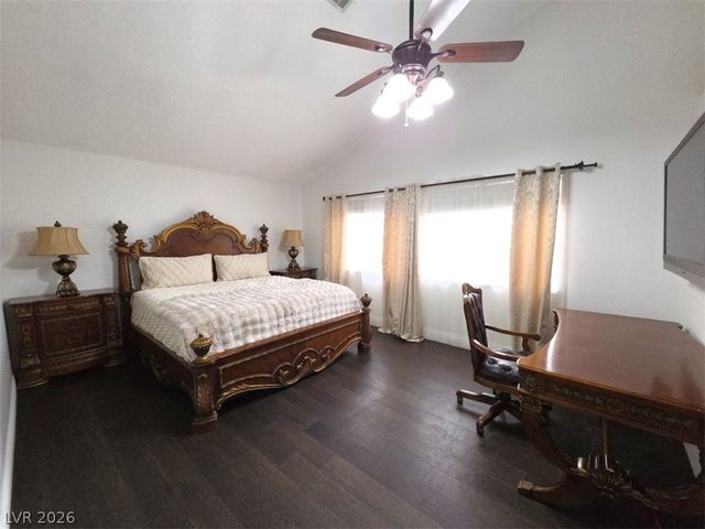 7824 Emerald Harbor Court, Las Vegas, NV 89128