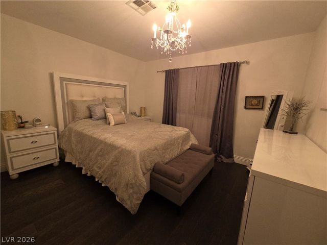7824 Emerald Harbor Court, Las Vegas, NV 89128