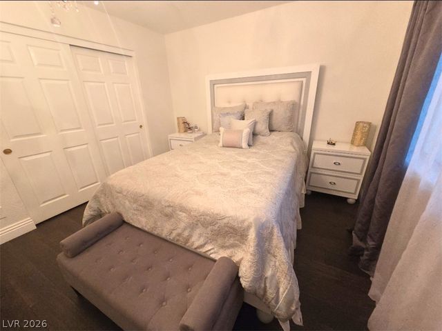 7824 Emerald Harbor Court, Las Vegas, NV 89128
