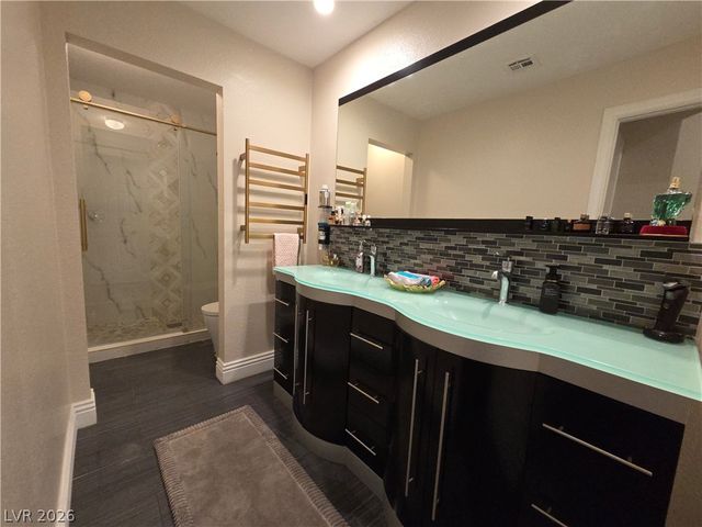 7824 Emerald Harbor Court, Las Vegas, NV 89128