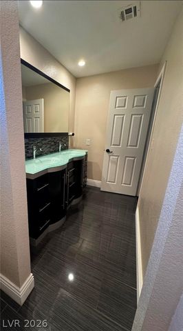 7824 Emerald Harbor Court, Las Vegas, NV 89128