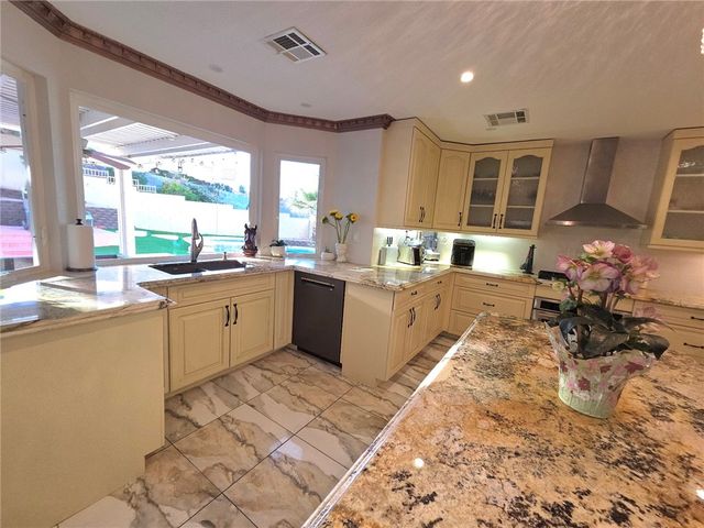 7824 Emerald Harbor Court, Las Vegas, NV 89128