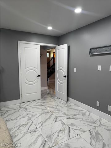 7824 Emerald Harbor Court, Las Vegas, NV 89128