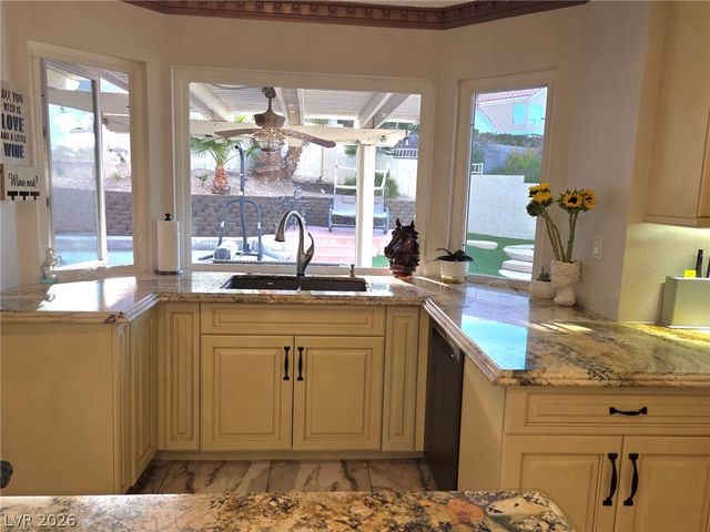 7824 Emerald Harbor Court, Las Vegas, NV 89128