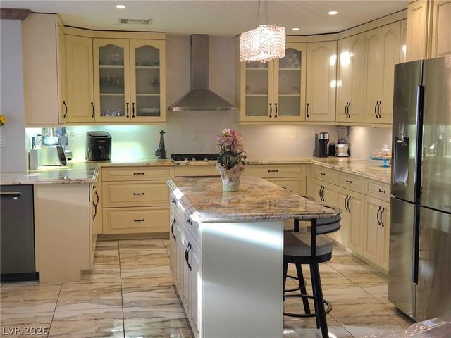 7824 Emerald Harbor Court, Las Vegas, NV 89128