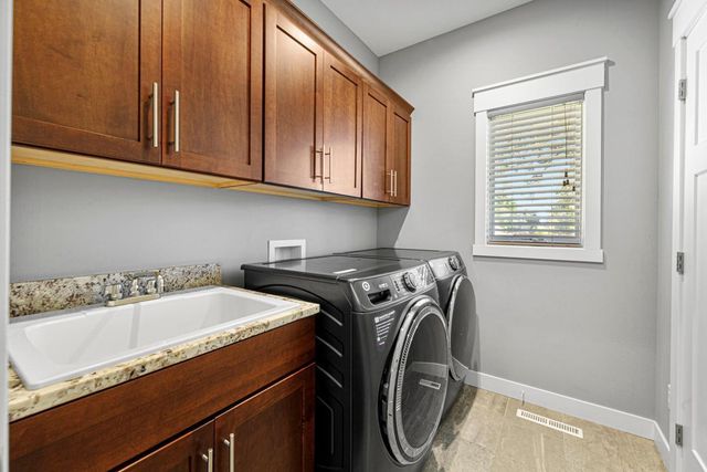 317 Oak Marsh Drive, Mankato, MN 56001