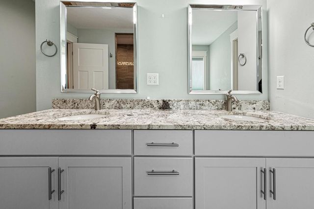 317 Oak Marsh Drive, Mankato, MN 56001