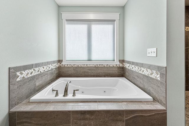 317 Oak Marsh Drive, Mankato, MN 56001