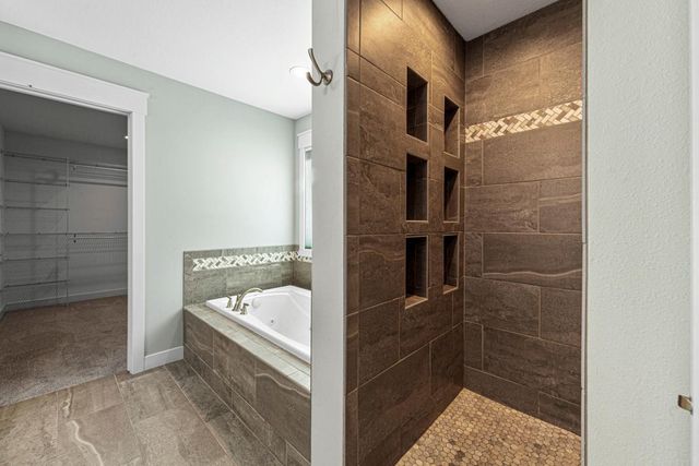 317 Oak Marsh Drive, Mankato, MN 56001