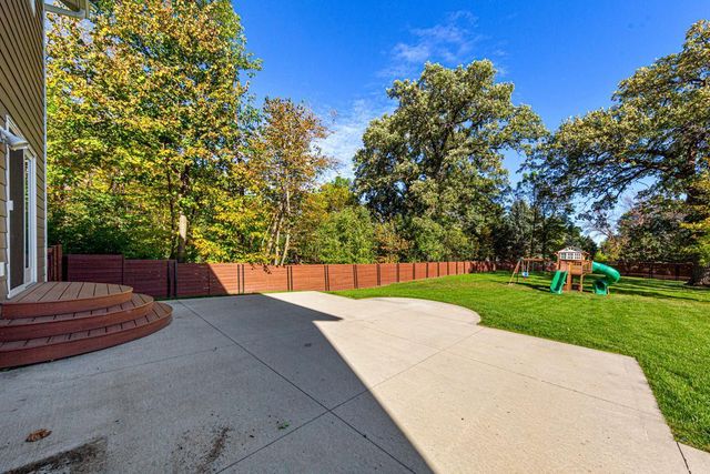 317 Oak Marsh Drive, Mankato, MN 56001