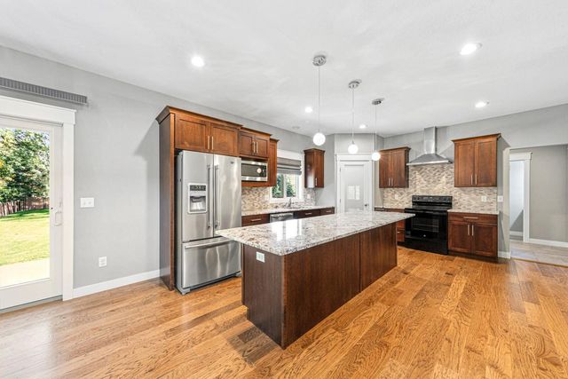 317 Oak Marsh Drive, Mankato, MN 56001