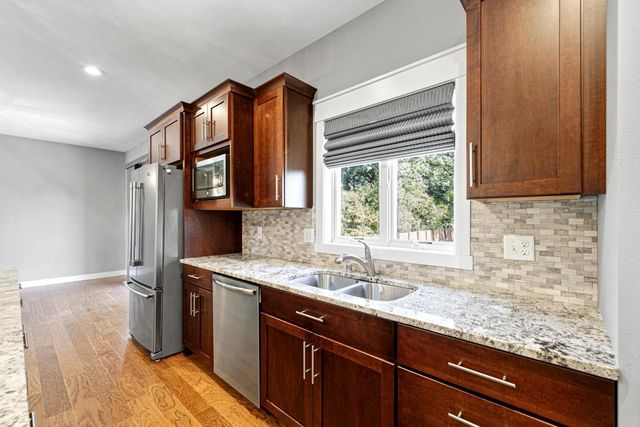 317 Oak Marsh Drive, Mankato, MN 56001