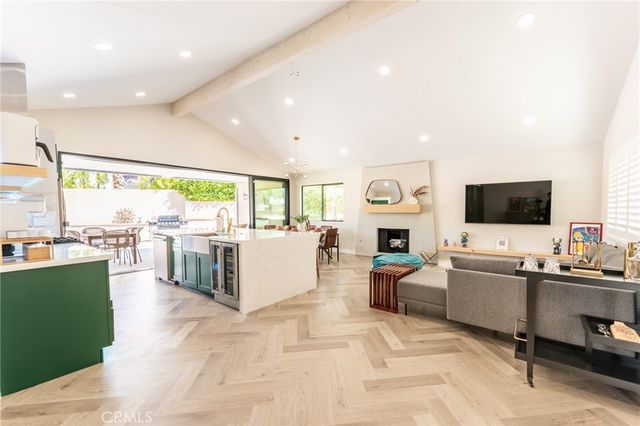 575 N Burton Way, Palm Springs, CA 92262