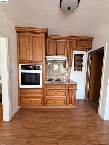 1118 Lucille St, San Leandro, CA 94577