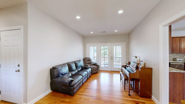 94 Mires Rd, Mount Juliet, TN 37122