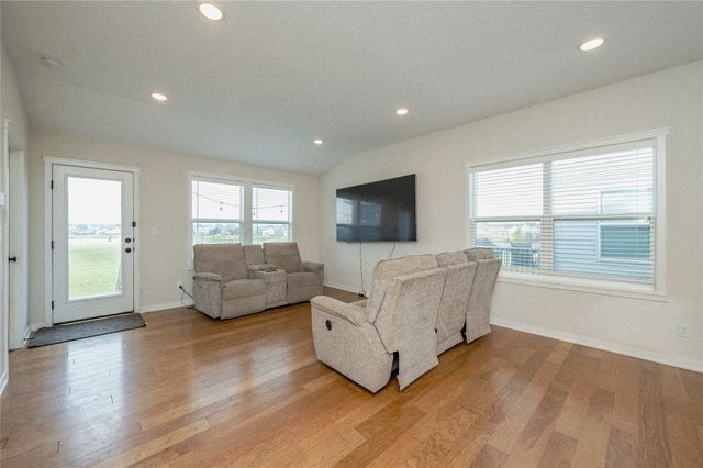 1112 NW Yorktown Drive, Waukee, IA 50263
