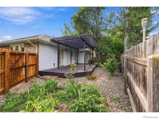 2933 Lake Park Way, Longmont, CO 80503