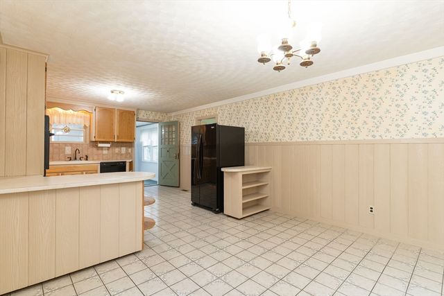 6 Maynard St, Webster, MA 01570