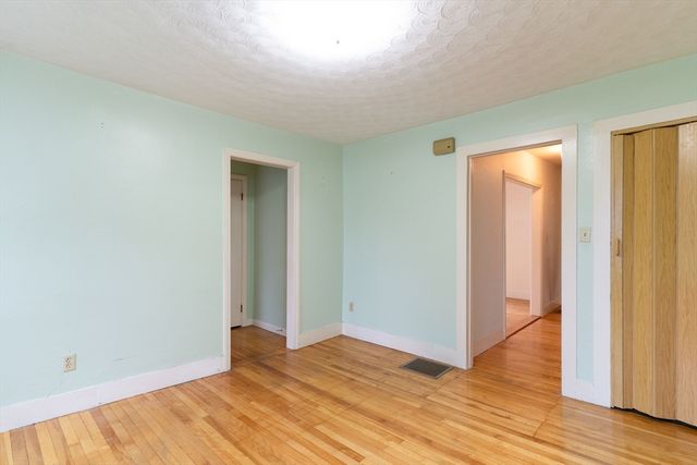6 Maynard St, Webster, MA 01570