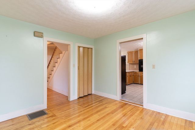 6 Maynard St, Webster, MA 01570
