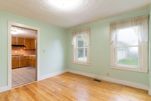 6 Maynard St, Webster, MA 01570
