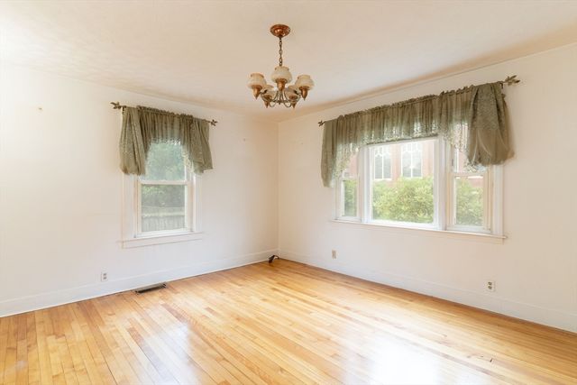 6 Maynard St, Webster, MA 01570