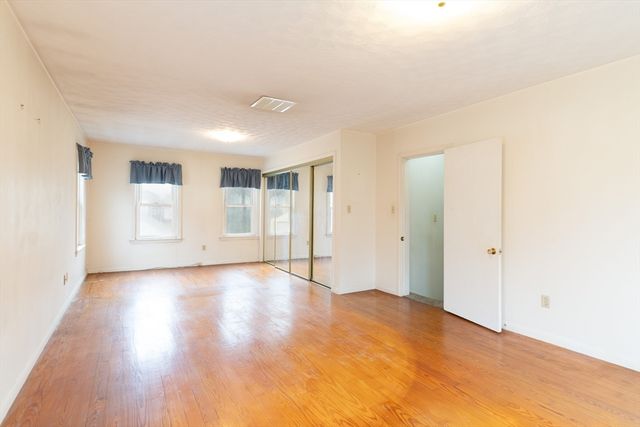 6 Maynard St, Webster, MA 01570