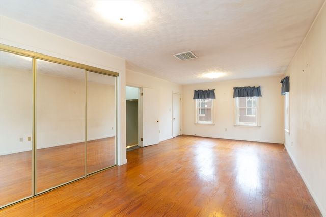 6 Maynard St, Webster, MA 01570