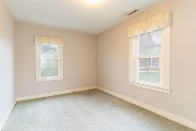 6 Maynard St, Webster, MA 01570