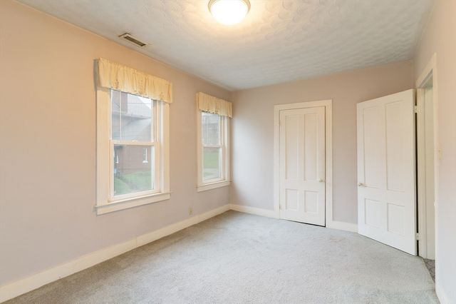 6 Maynard St, Webster, MA 01570