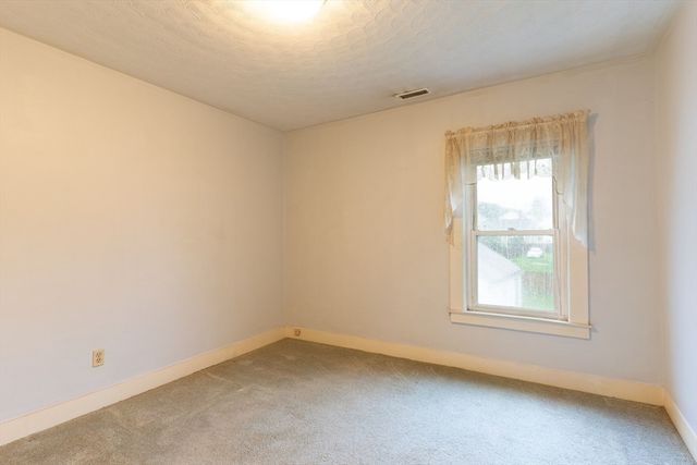 6 Maynard St, Webster, MA 01570