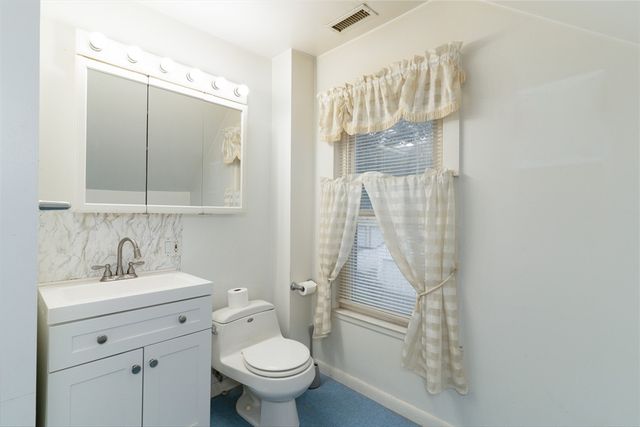 6 Maynard St, Webster, MA 01570