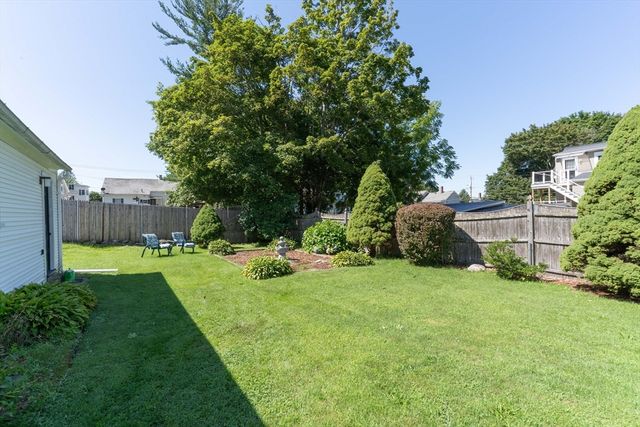 6 Maynard St, Webster, MA 01570