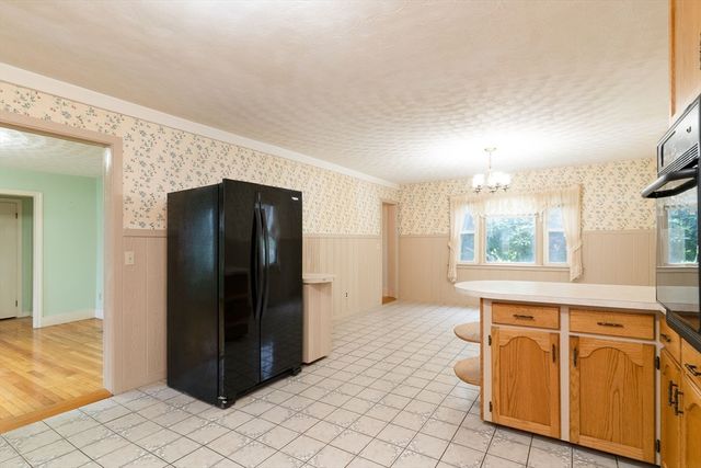 6 Maynard St, Webster, MA 01570