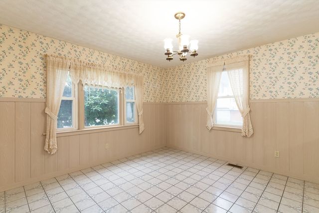 6 Maynard St, Webster, MA 01570