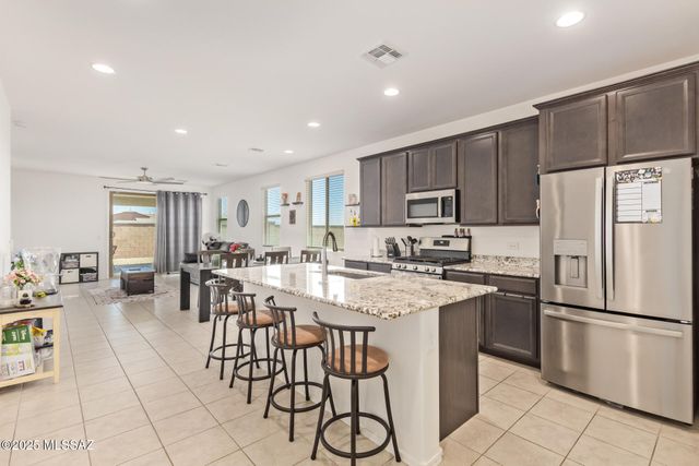 630 W Calle Las Varitas, Sahuarita, AZ 85629