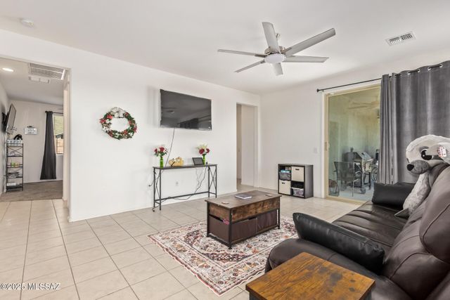 630 W Calle Las Varitas, Sahuarita, AZ 85629