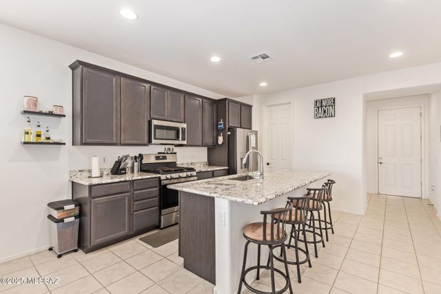 630 W Calle Las Varitas, Sahuarita, AZ 85629