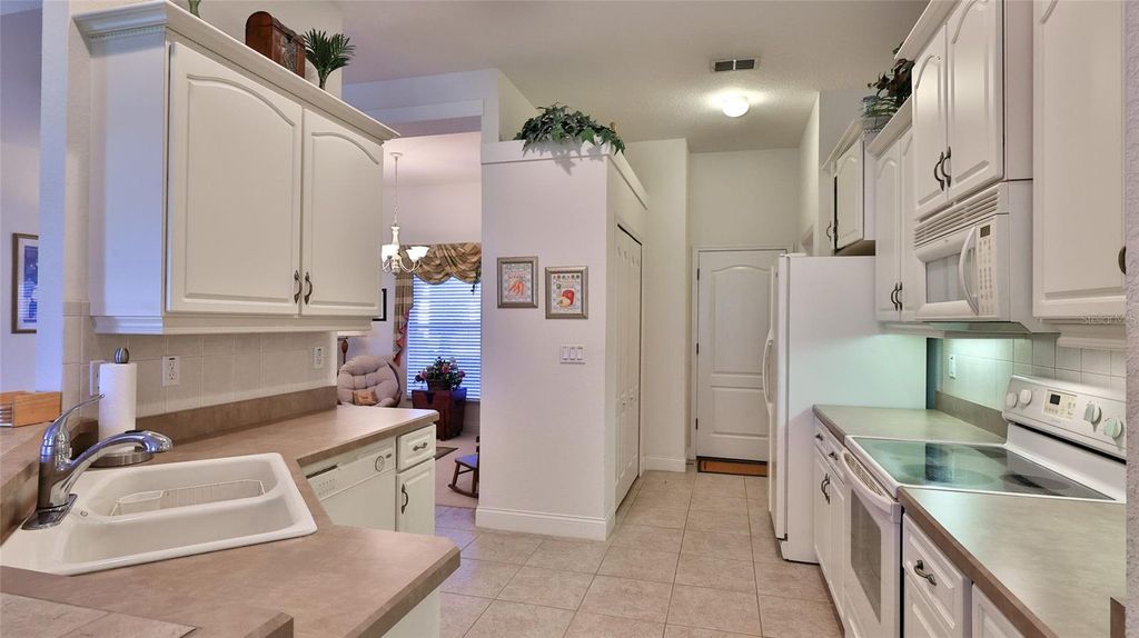 Image 14 of property listing at 552 CARO COURT, New Smyrna Beach, FL 32168