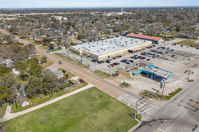 2102 Texas Avenue, Texas City, TX 77590