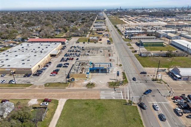 2102 Texas Avenue, Texas City, TX 77590