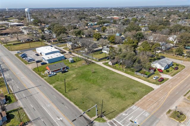 2102 Texas Avenue, Texas City, TX 77590