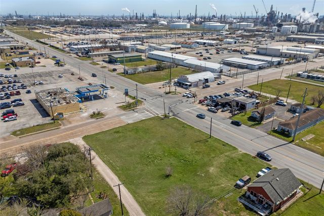 2102 Texas Avenue, Texas City, TX 77590