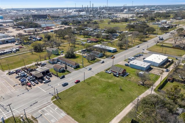 2102 Texas Avenue, Texas City, TX 77590