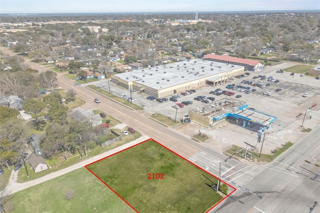 2102 Texas Avenue, Texas City, TX 77590