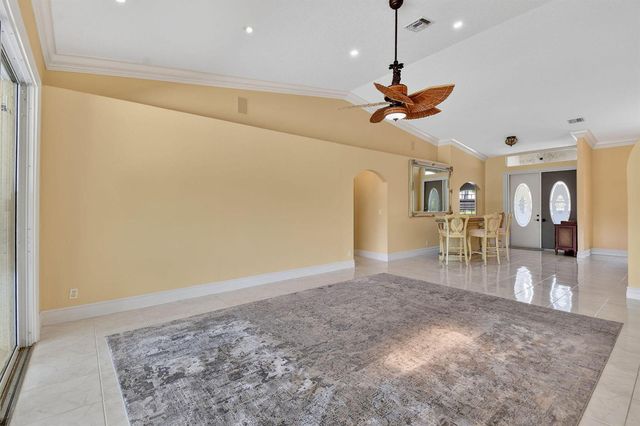 118 Fernwood Crescent, Royal Palm Beach, FL 33411