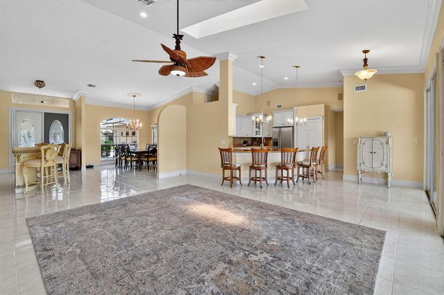 118 Fernwood Crescent, Royal Palm Beach, FL 33411